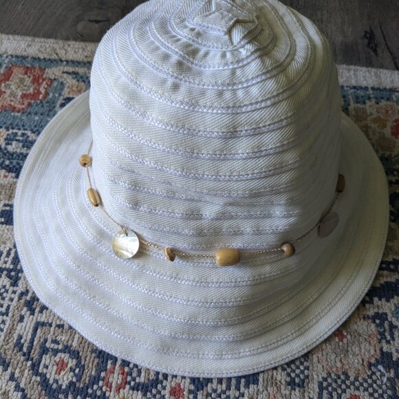 White sunhat with beads - Picture 5 of 5